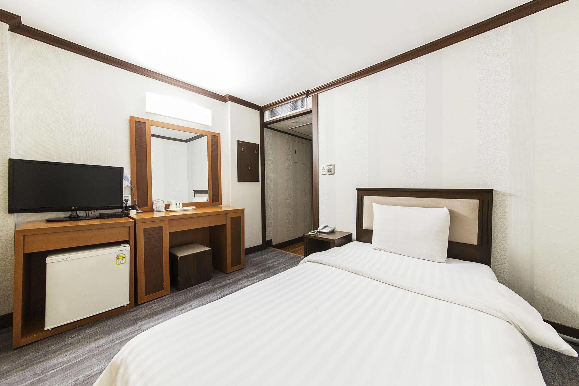 Jam Sil Tourist Hotel